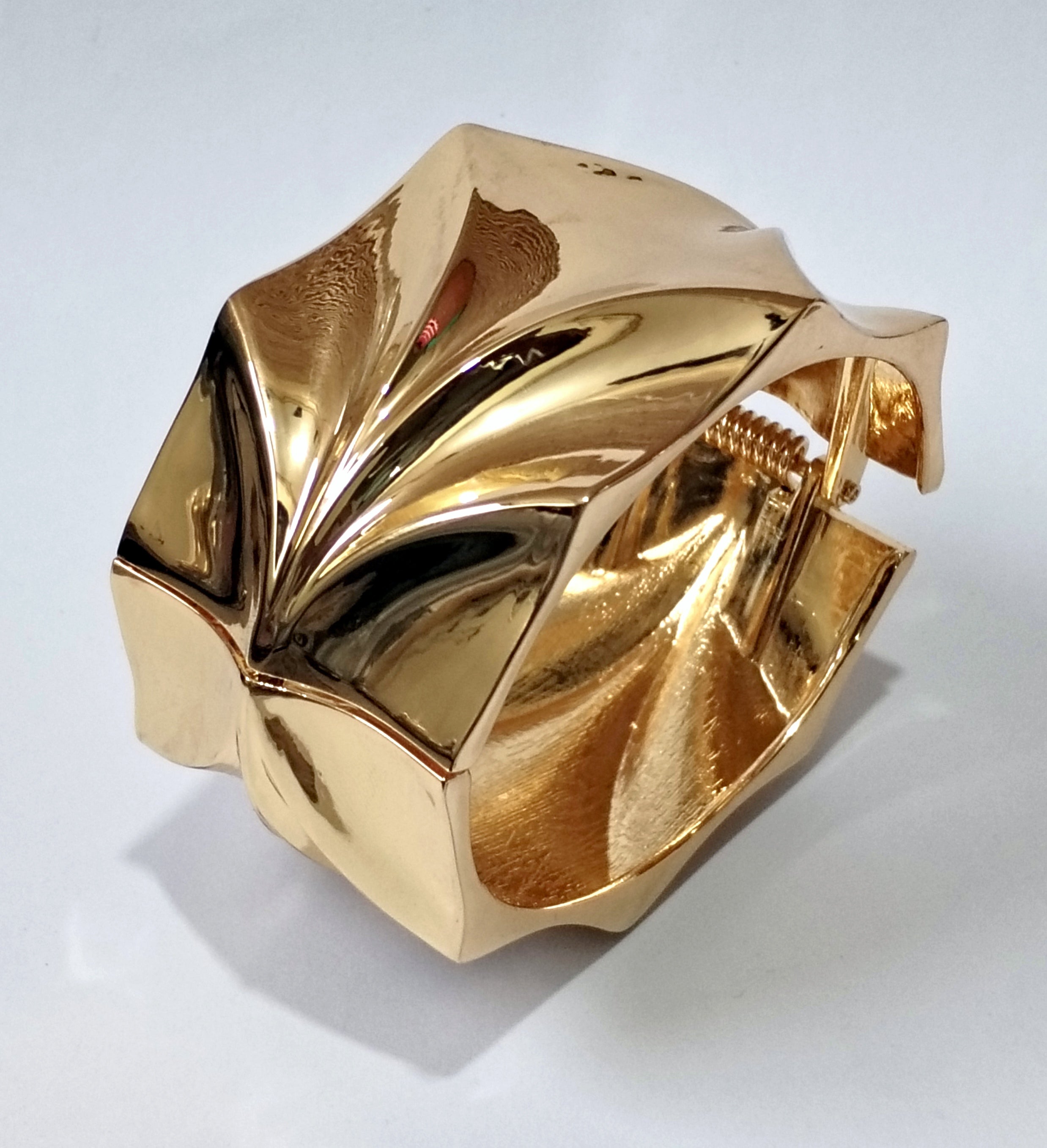Brazalete relieve geometríco
