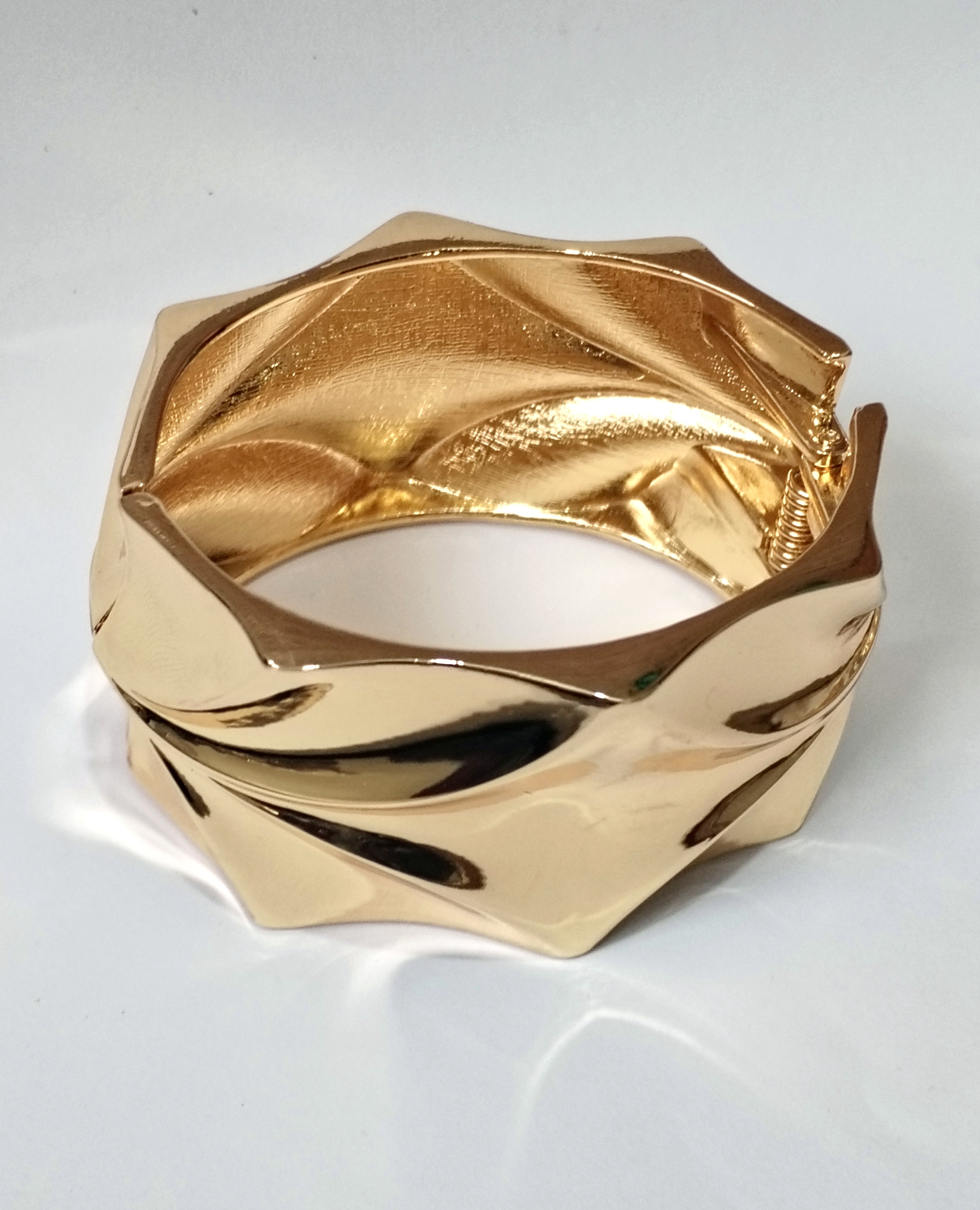 Brazalete relieve geometríco