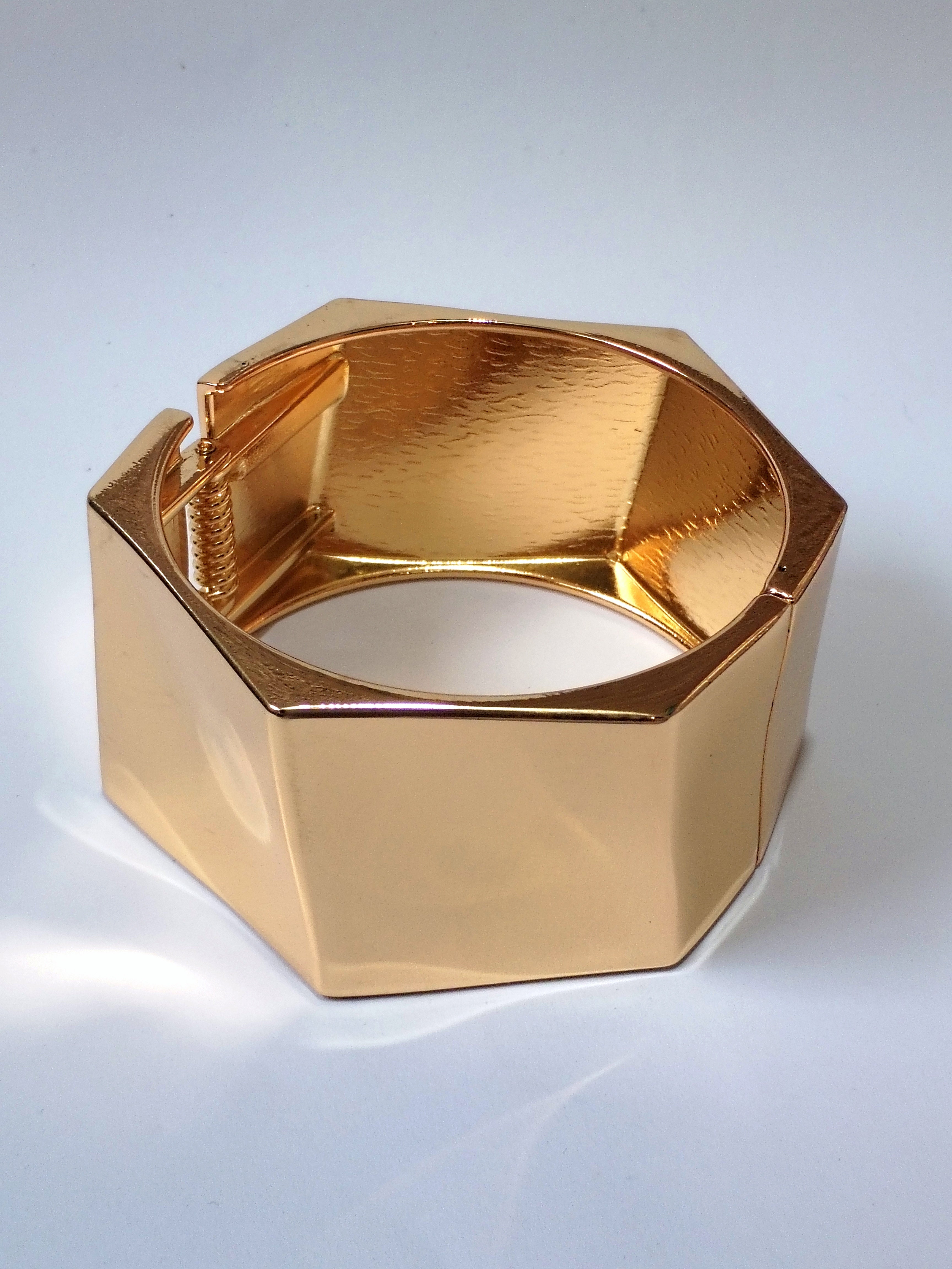 Brazalete Silueta Hexagonal