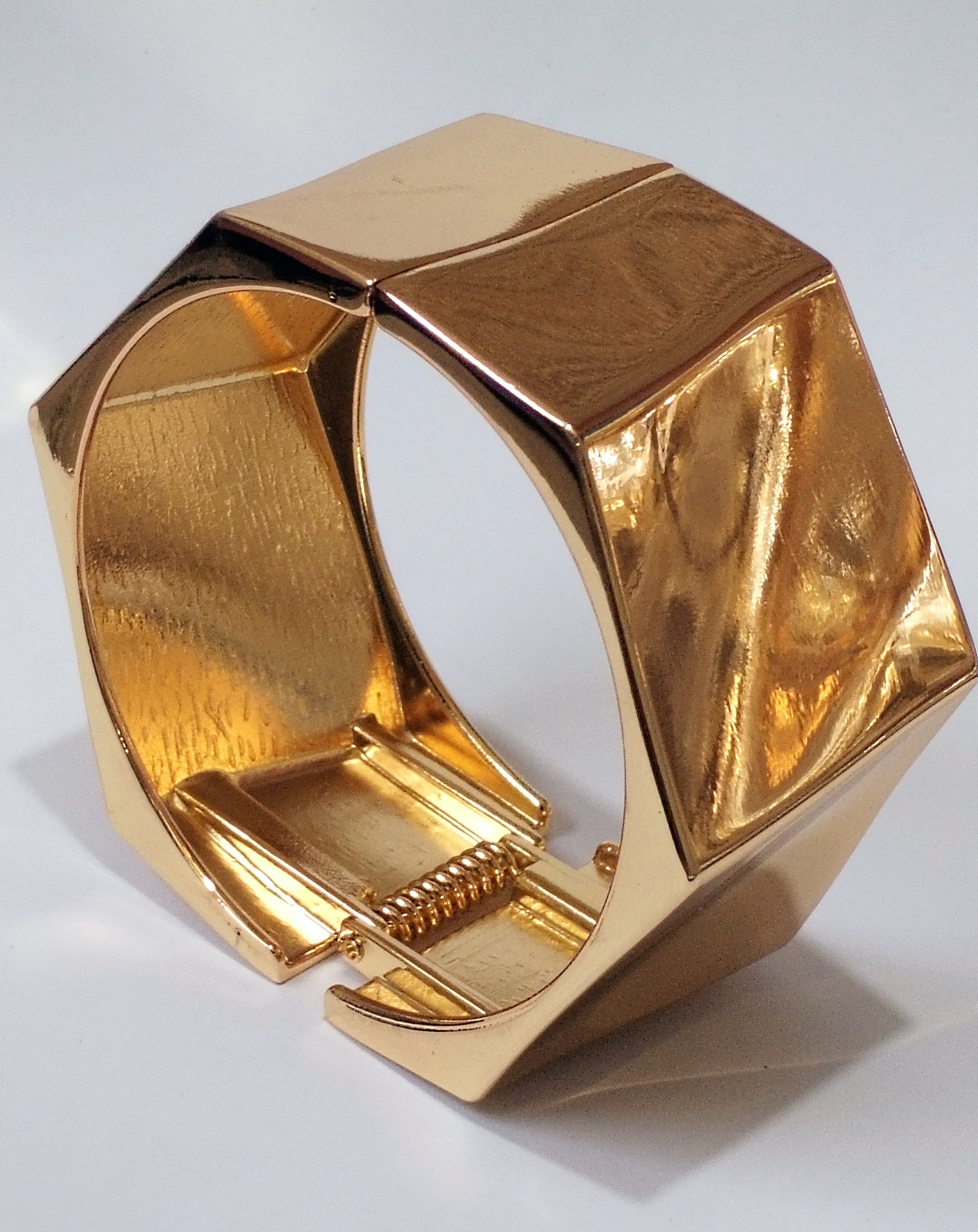 Brazalete Silueta Hexagonal