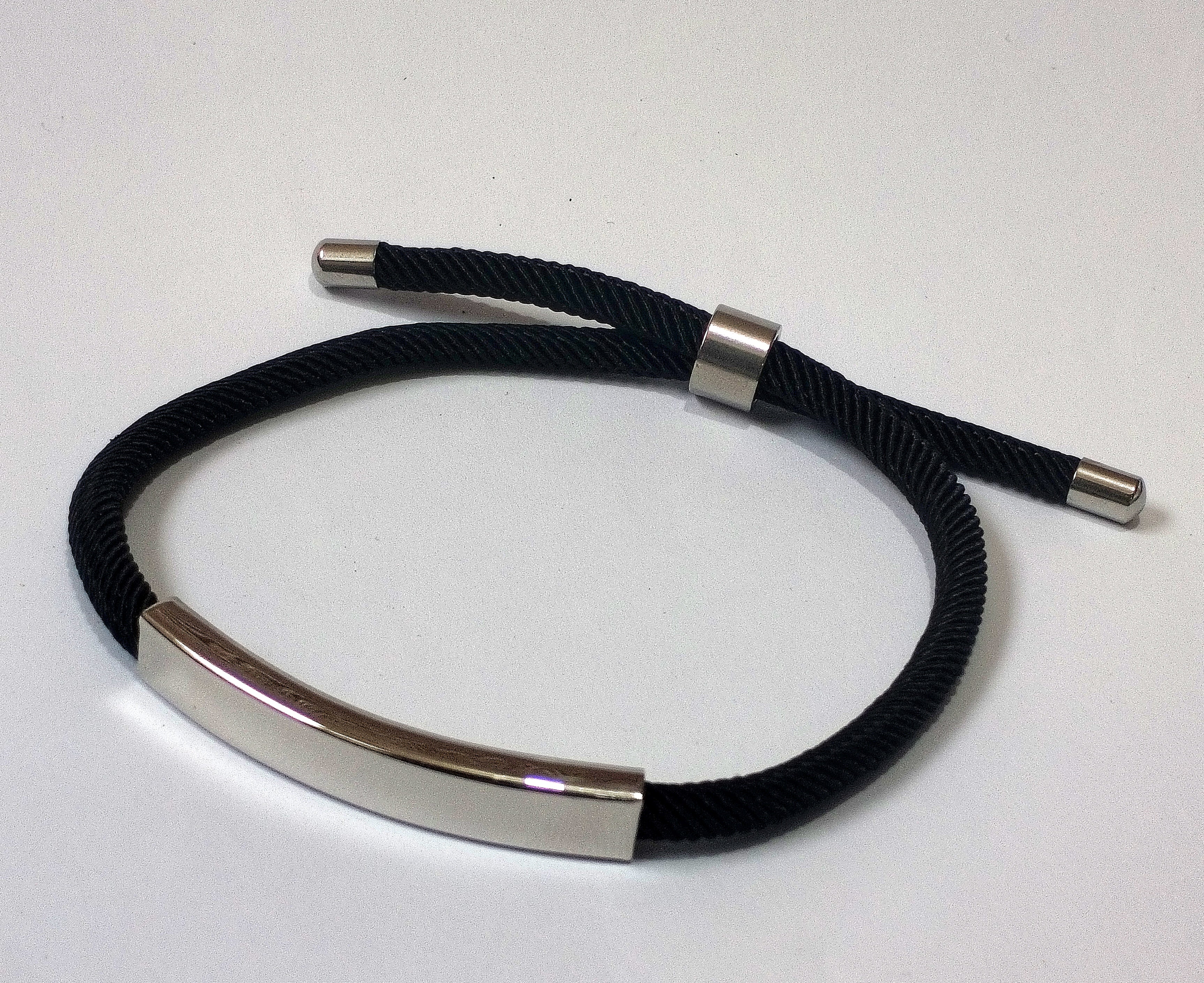 Pulsera Ajustable de Cordón Negro