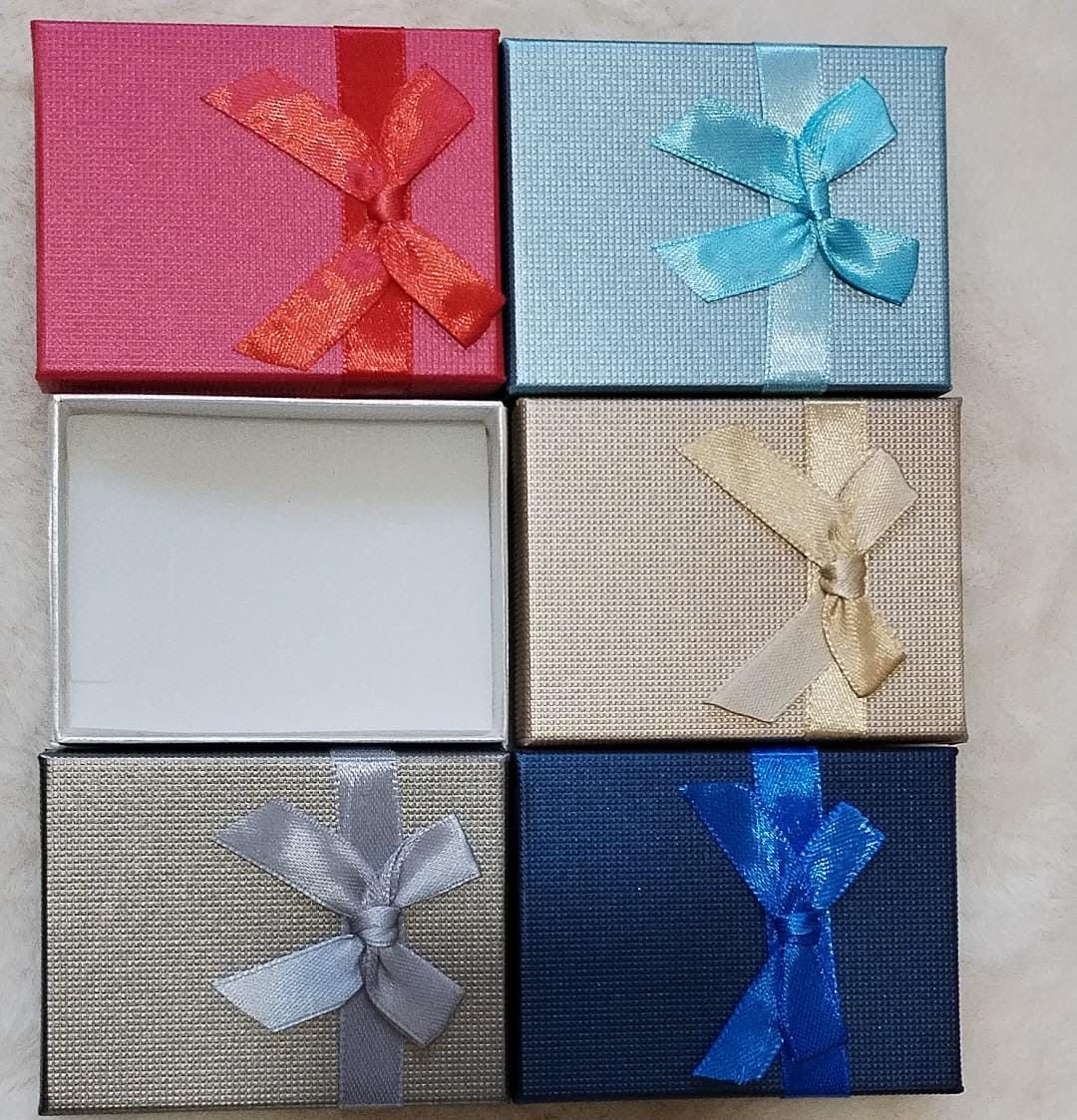 Docena de cajas multicolor con moño 7*9