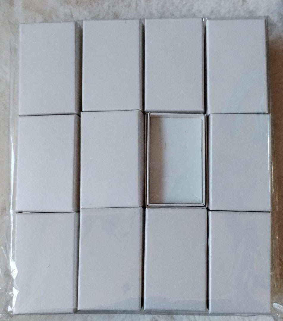 Docenas de cajas color beiges 5*8