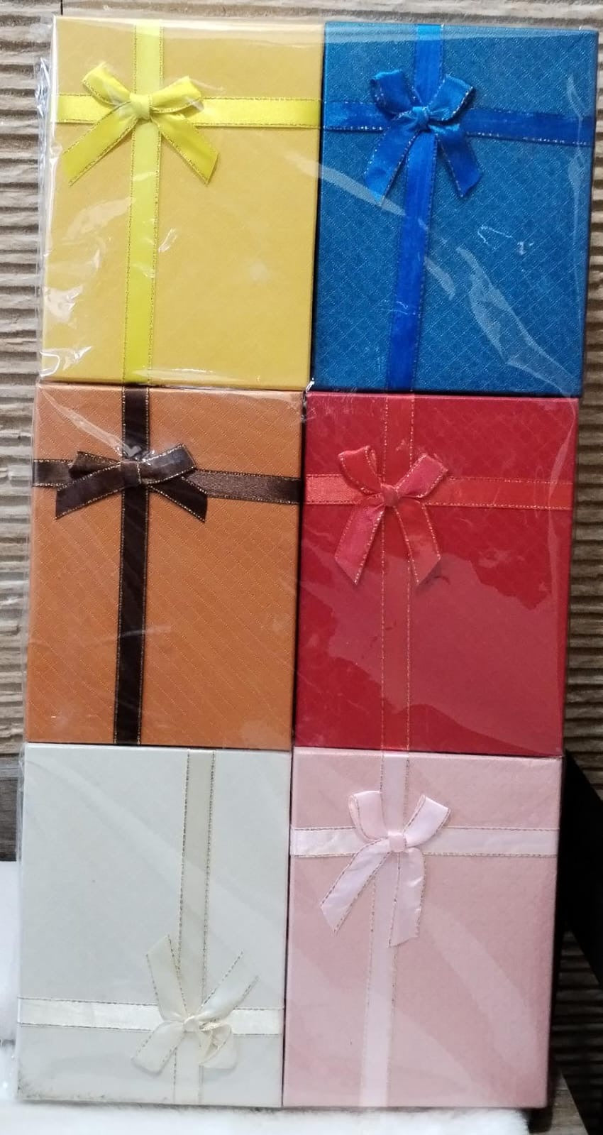 Docena de cajas multicolor con moño 11*15