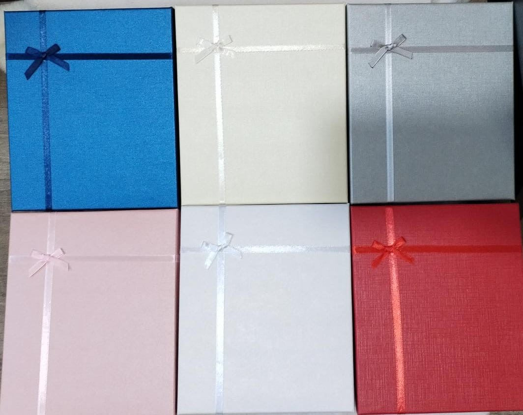Media docena de cajas multicolor 15*18