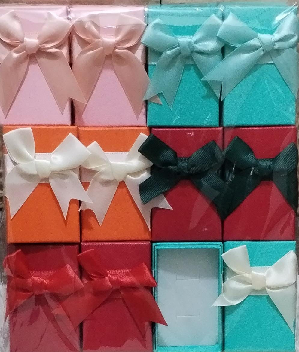Docena de cajas multicolor con moños 5*8