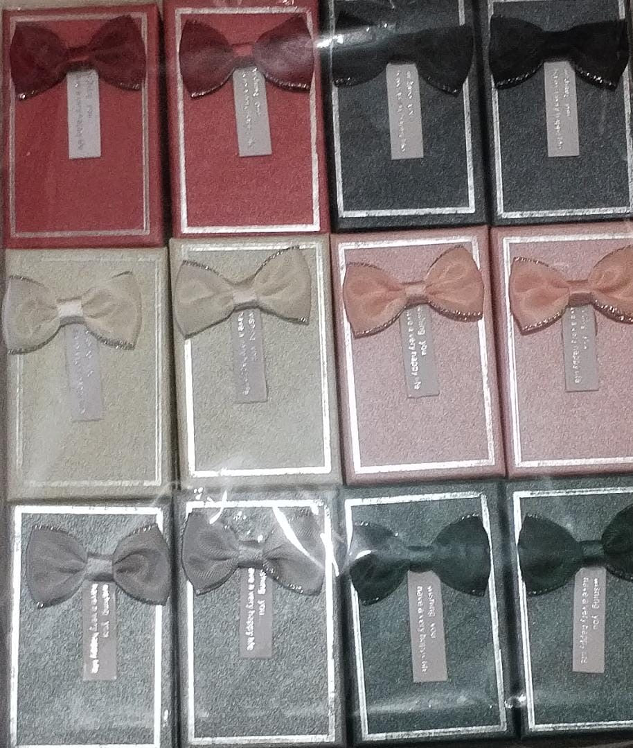 Docena de cajas con moño multicolor  5*8