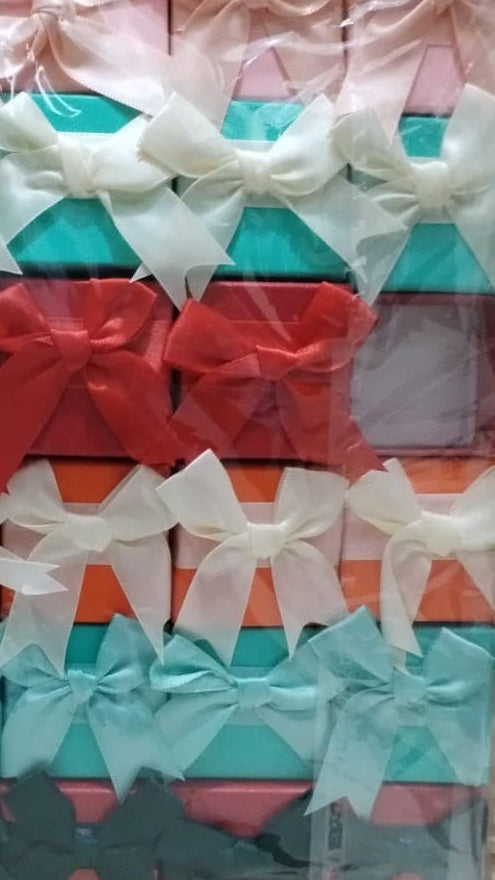 Docena de cajas con moño multicolor 5*5