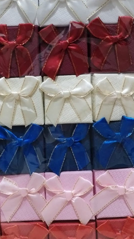 Docena de cajas con moño multicolor 5*5